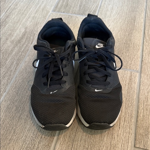 Nike Women’s Air Max Tavas - Picture 1 of 7